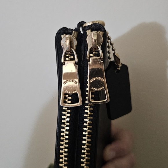 F87934 Coach Double Zip Wallet In Signature Black Leather - Picture 3 of 14